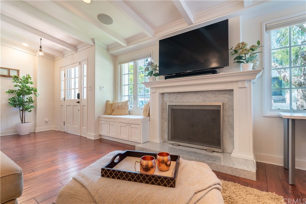 528 24th Street Manhattan Beach, CA 90266 - Photo 2 of 29 Comfortable living room with fireplace