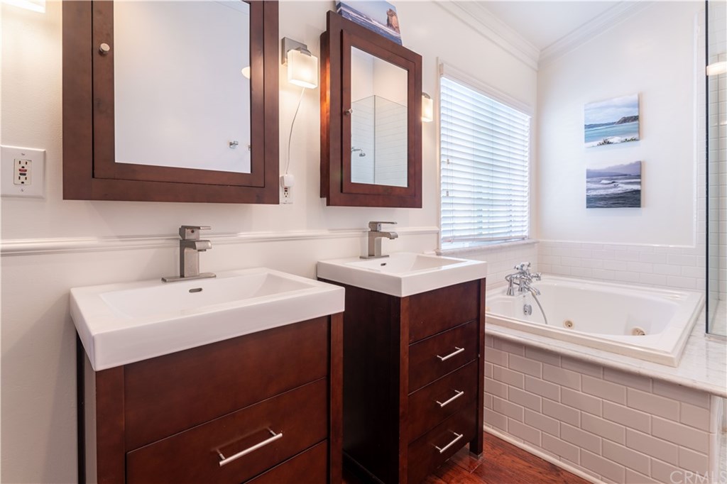528 24th Street Manhattan Beach, CA 90266 - Photo 15 of 29 Master Bathroom
