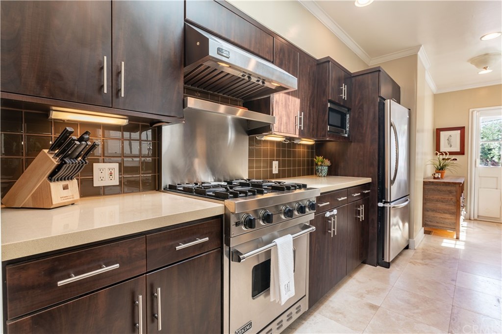 528 24th Street Manhattan Beach, CA 90266 - Photo 3 of 29 functional kitchen