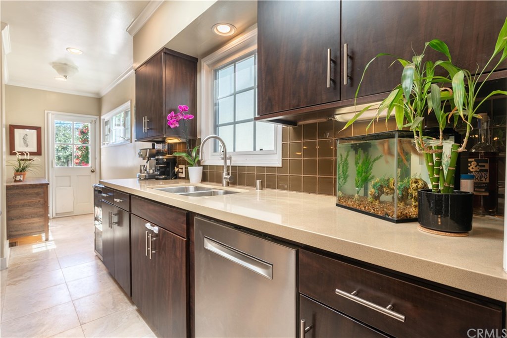 528 24th Street Manhattan Beach, CA 90266 - Photo 9 of 29