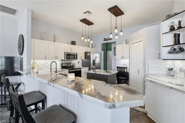 $575,500 | 3236 Potomac Court, Naples, FL 34120