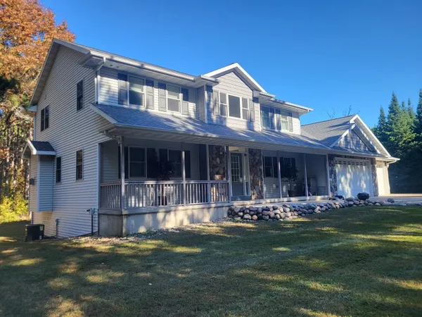 $689,900 | E1400 Stratton Lake Road, Waupaca, WI 54981