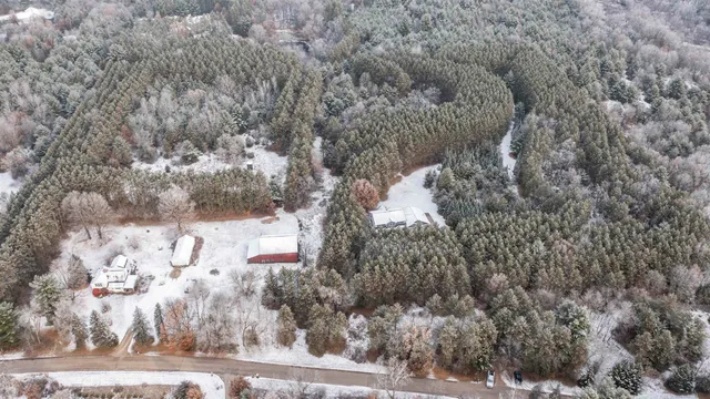 $689,900 | E1400 Stratton Lake Road, Waupaca, WI 54981