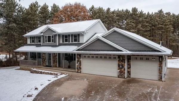 $689,900 | E1400 Stratton Lake Road, Waupaca, WI 54981