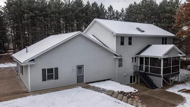 $689,900 | E1400 Stratton Lake Road, Waupaca, WI 54981