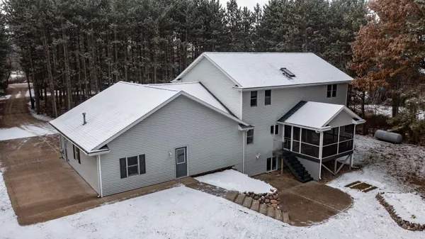 $689,900 | E1400 Stratton Lake Road, Waupaca, WI 54981