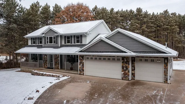 $689,900 | E1400 Stratton Lake Road, Waupaca, WI 54981