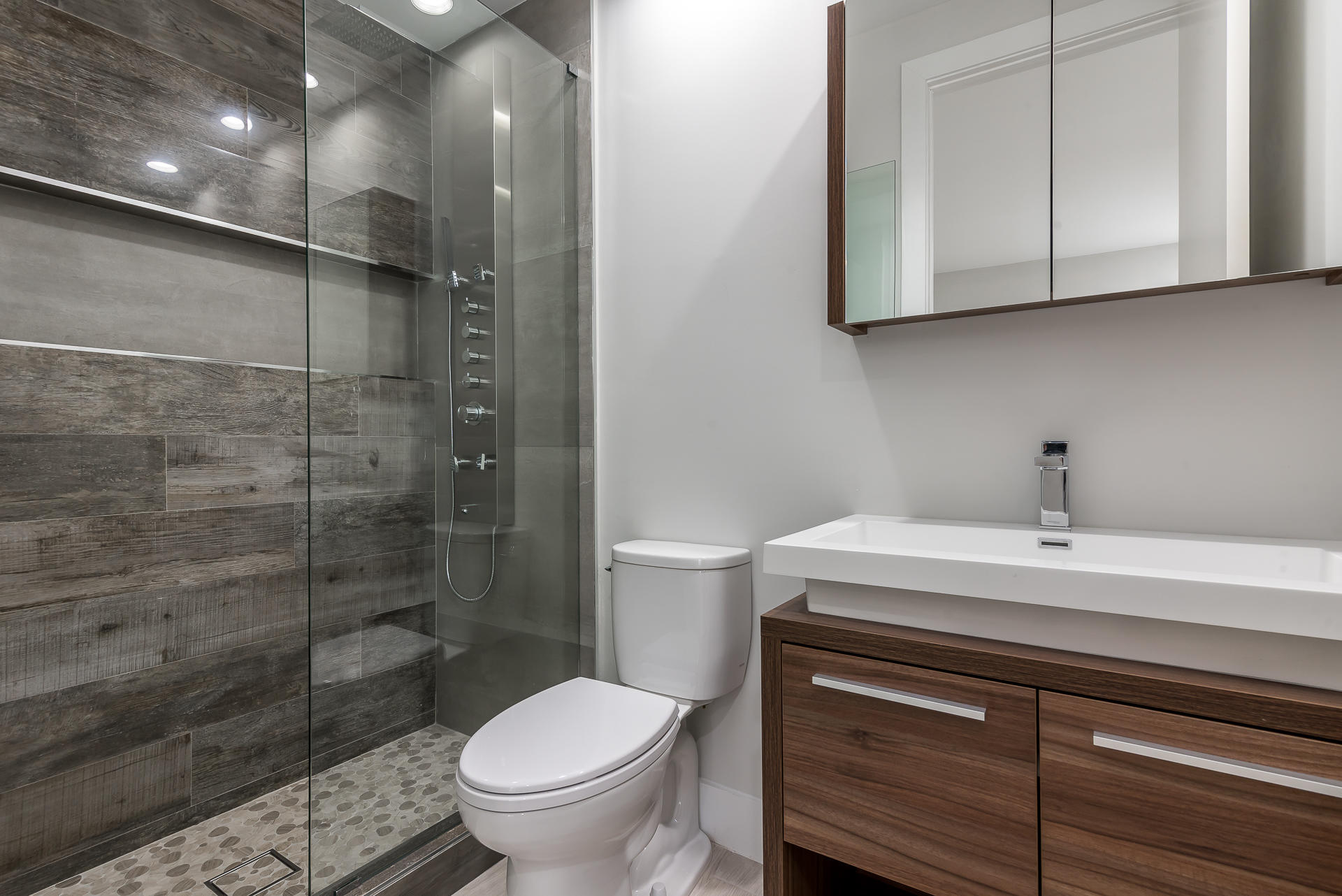 5370 Ascot Bend Road Boca Raton, FL 33496 - Photo 12 of 19 Bathroom 2