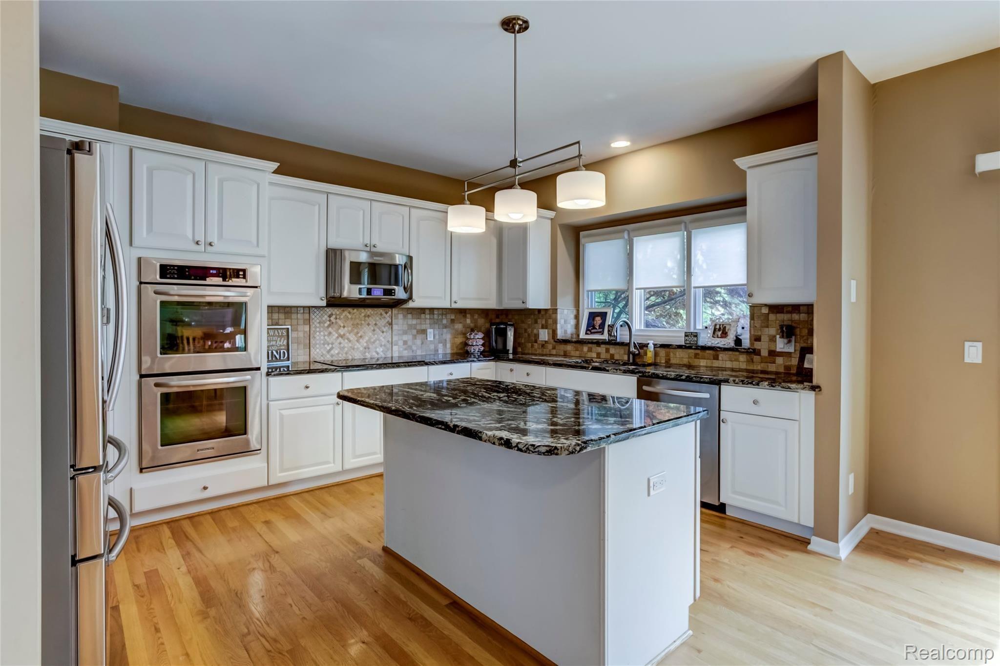 47923 Pavillon Road Canton, MI 48188 - Photo 6 of 32 012-47923PavillonRoad-Canton-MI-48188-full.jpg