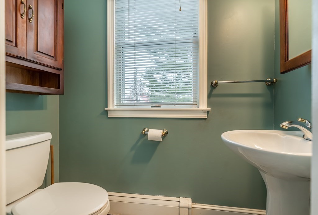 19 Elm Court Andover, MA 01810 - Photo 14 of 24
