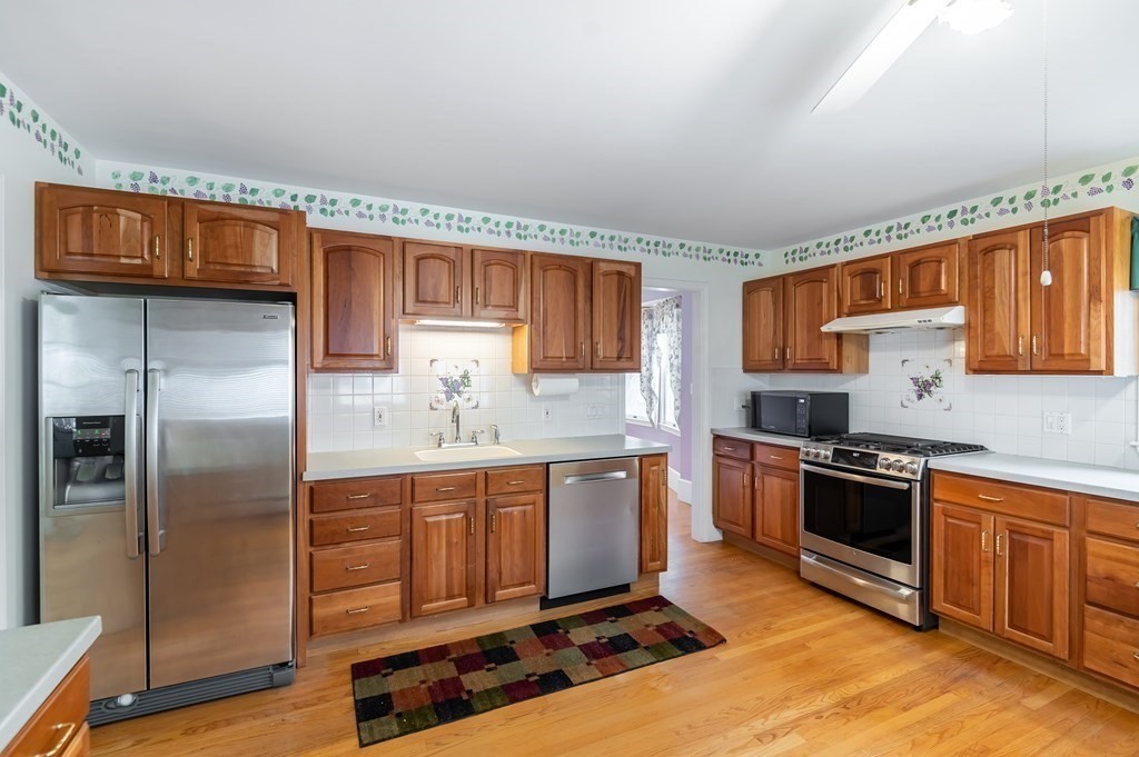 19 Elm Court Andover, MA 01810 - Photo 6 of 24
