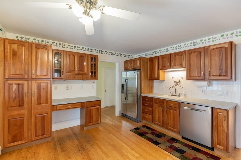 19 Elm Court Andover, MA 01810 - Photo 8 of 24