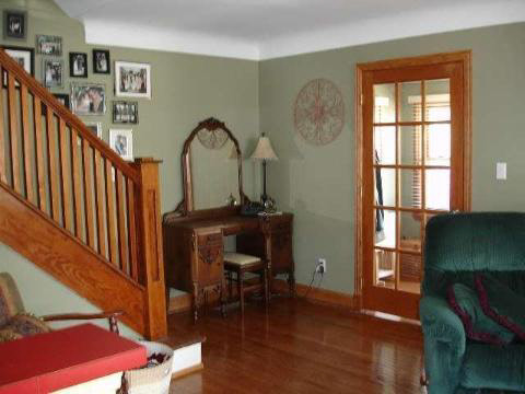 102 Roehrig Street Trenton, MI 48183 - Photo 4 of 9 589232-3.JPG