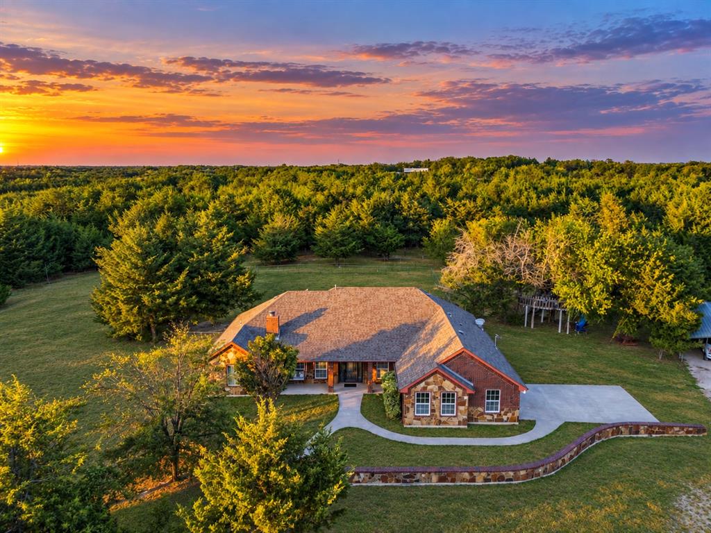 171 Chestnut Road Whitewright, TX 75491 - Photo 1 of 30 Gallery Image 1