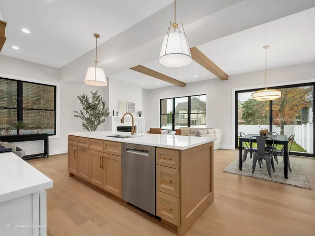 a large kitchen with kitchen island a large island in it