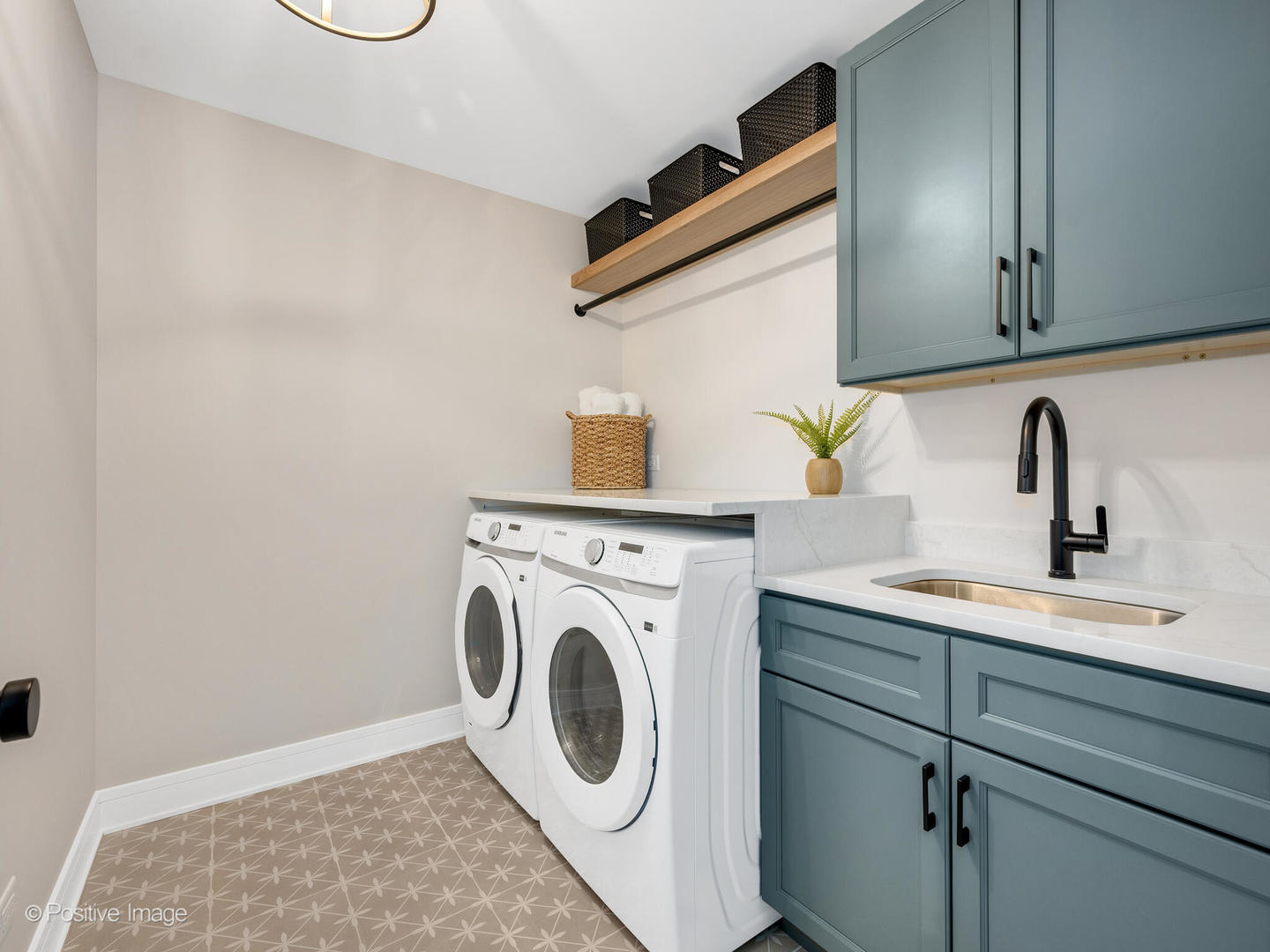 104 Evergreen Avenue Elmhurst, IL 60126 - Photo 28 of 41 a utility room with dryer and washer