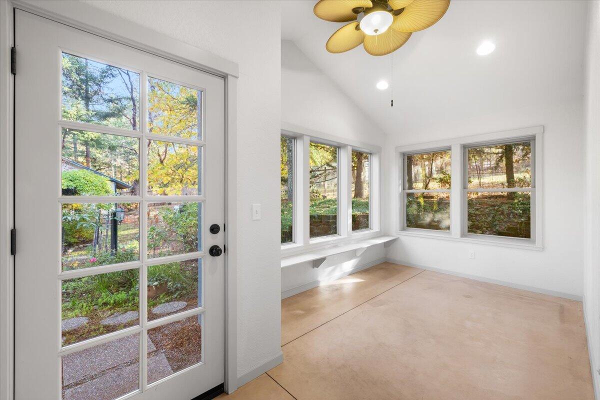 5757 Donaldson Road Grants Pass, OR 97526 - Photo 25 of 55 Primary Suite Sunroom/Studio