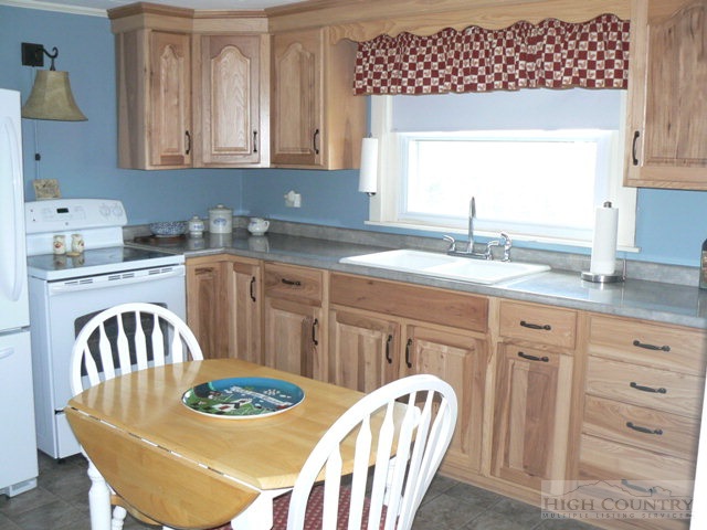 8001 Glade Valley Road Ennice, NC 28623 - Photo 4 of 17