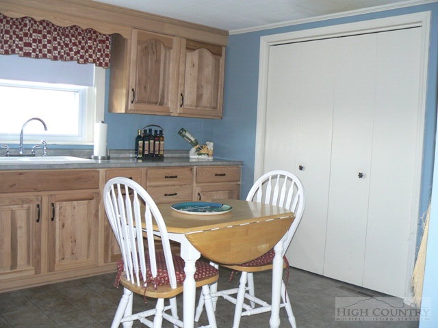 8001 Glade Valley Road Ennice, NC 28623 - Photo 5 of 17