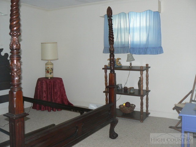 8001 Glade Valley Road Ennice, NC 28623 - Photo 7 of 17