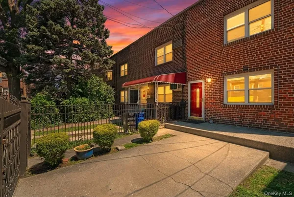 $699,900 | 1822 Delancey Place | Van Nest