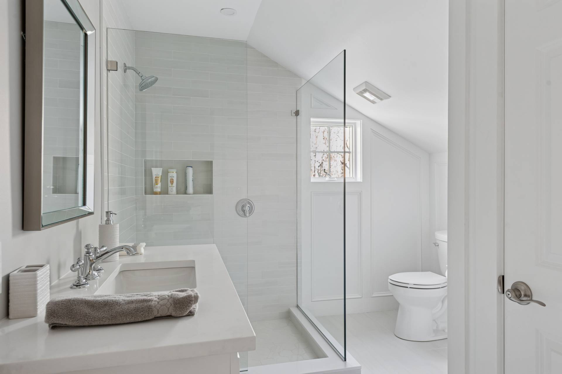 3368 Noyack Road Sag Harbor, NY 11963 - Photo 19 of 23