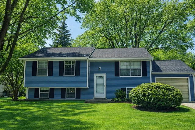 $225,000 | 807 Oakcrest Drive, Champaign, IL 61821