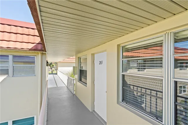 $98,000 | 62 Woodland Drive, Unit 203, Vero Beach, FL 32962