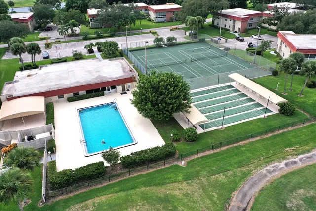 $98,000 | 62 Woodland Drive, Unit 203, Vero Beach, FL 32962