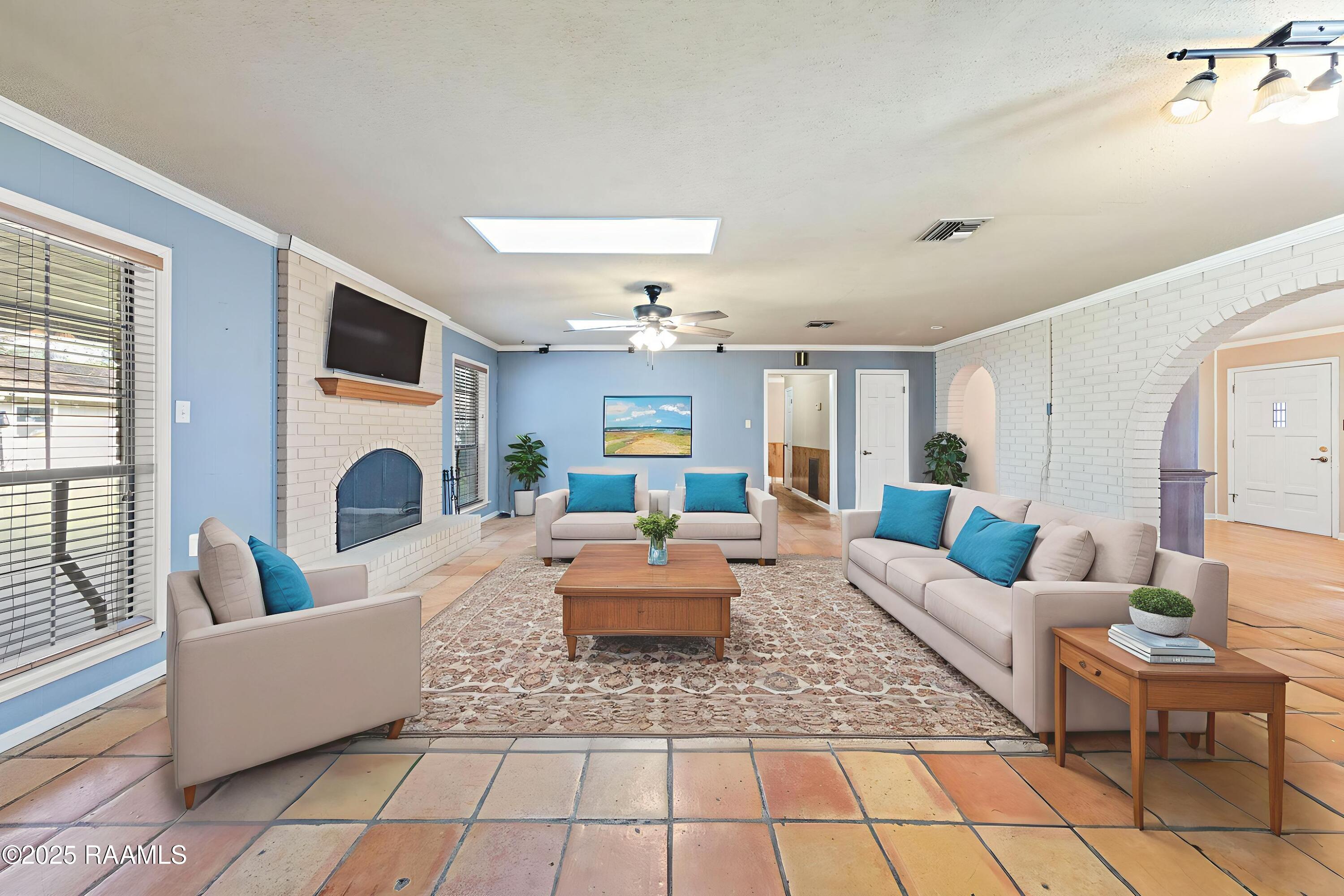 104 Kent Circle Lafayette, LA 70508 - Photo 4 of 26 104Kent-15 - Living Room - Standard - 14