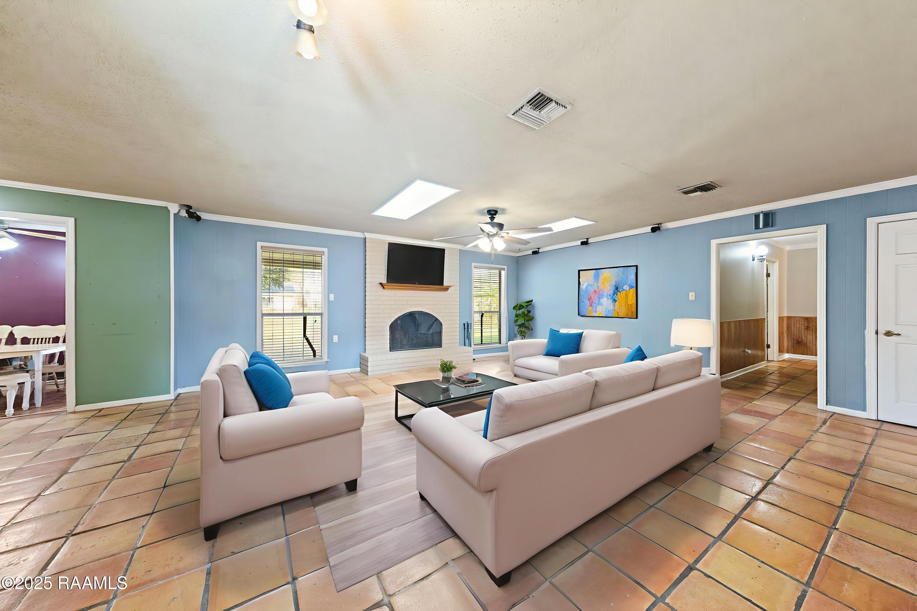 104 Kent Circle Lafayette, LA 70508 - Photo 6 of 26 104Kent-18 - Living Room - Standard - 13