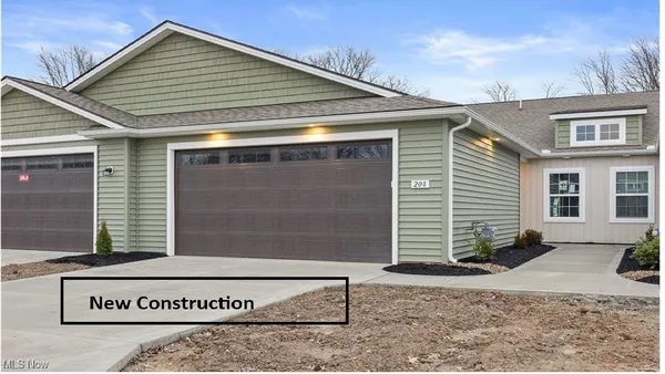 $242,900 | 208 Alexander Drive, Elyria, OH 44035
