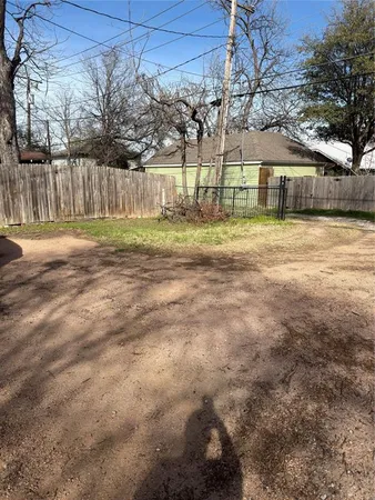 $2,000 | 1513 Hurley Avenue, Fort Worth, TX 76104