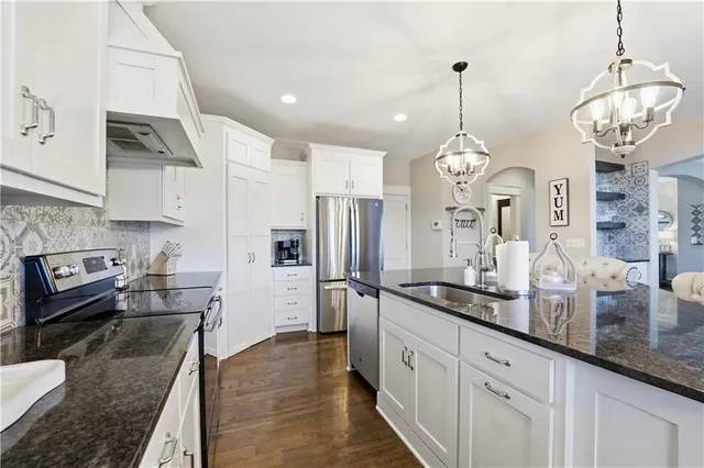 $550,000 | 16936 West 163rd Terrace, Olathe, KS 66062