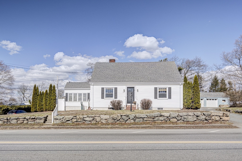 707 Hathaway Road New Bedford, MA 02740 - Photo 2 of 33 a front view of a house