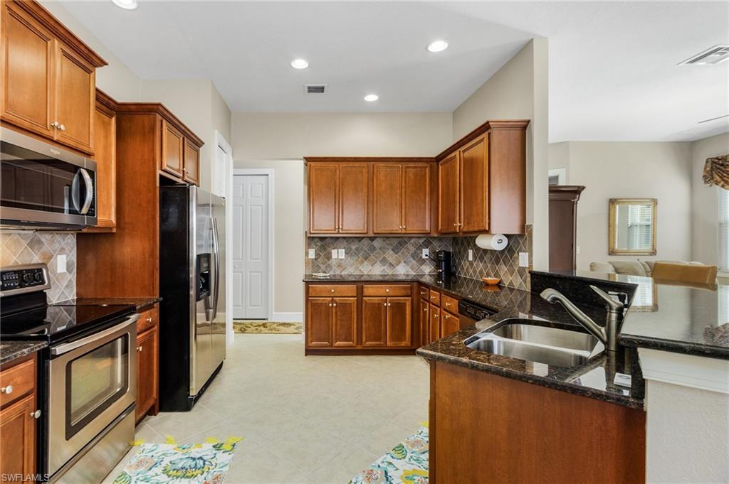 11304 Suffield Street Fort Myers, FL 33913 - Photo 4 of 27 Kitchen