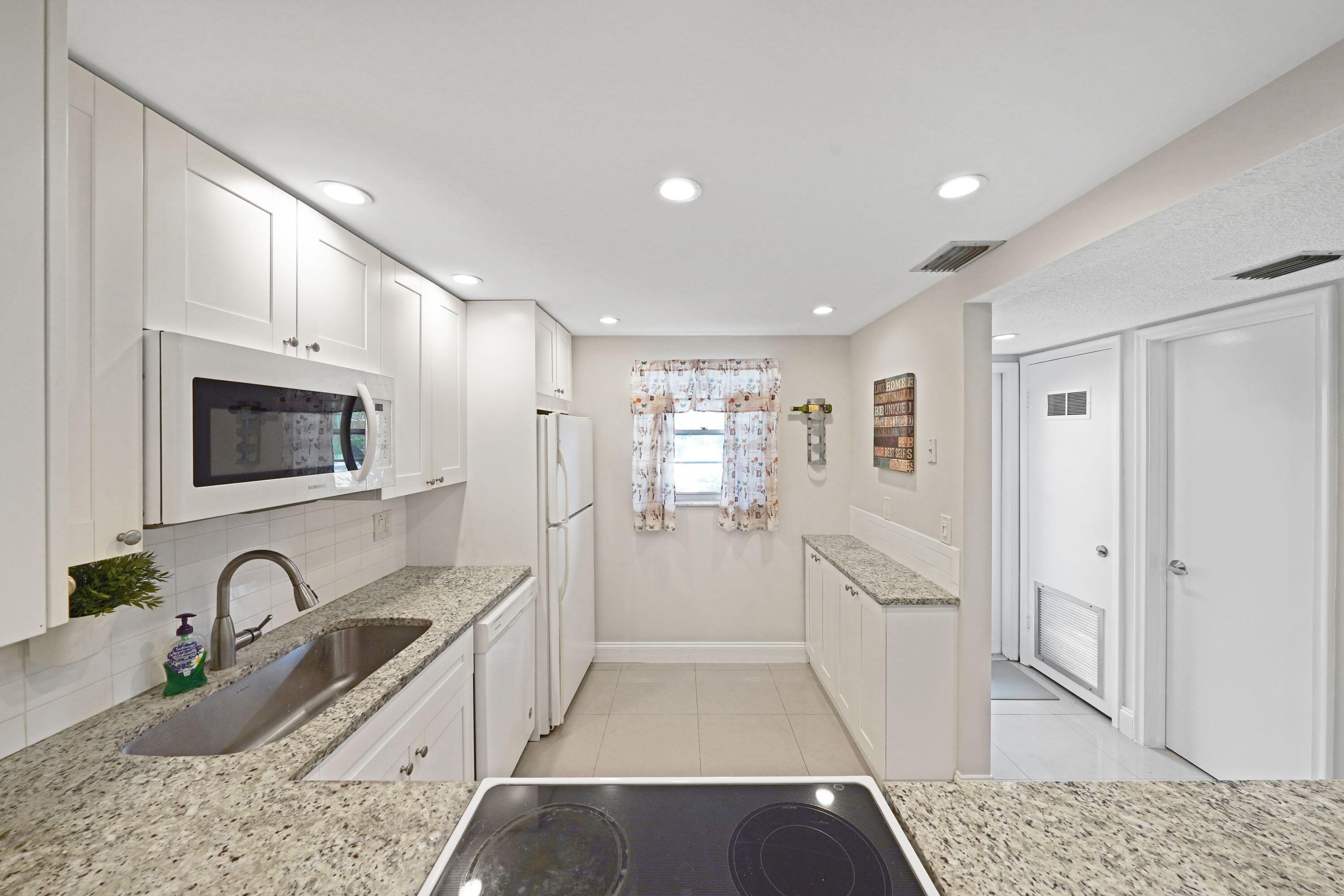 100 Berkley Road, Unit 109 Hollywood, FL 33024 - Photo 8 of 54 21