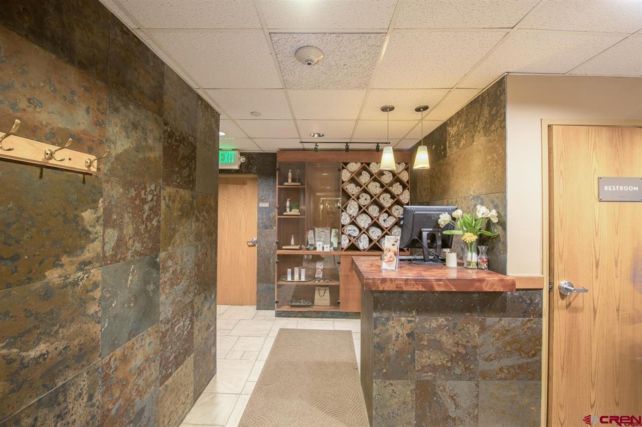 6 Emmons Road, Unit 521 Crested Butte, CO 81225 - Photo 10 of 19 a view of a living room and chandelier