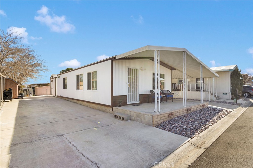 20683 Waalew Road, Unit B84 Apple Valley, CA 92307 - Photo 3 of 39 Additional Driveway