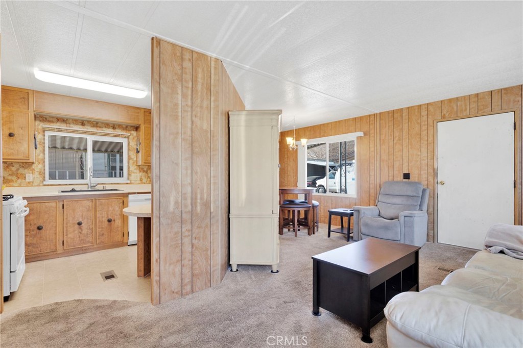 20683 Waalew Road, Unit B84 Apple Valley, CA 92307 - Photo 5 of 39