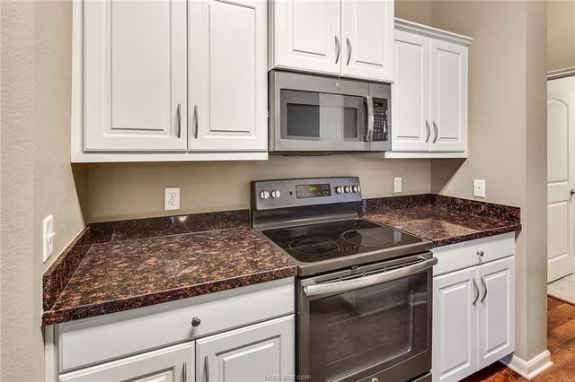 $2,000 | 2027 Stubbs Drive, Bryan, TX 77807