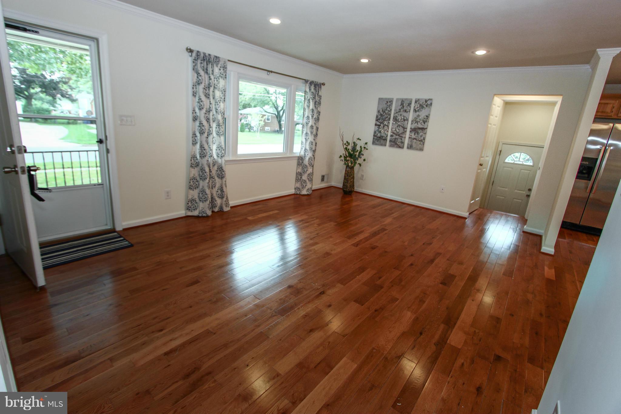 7430 Northrop Road Alexandria, VA 22306 - Photo 11 of 30 Family Room