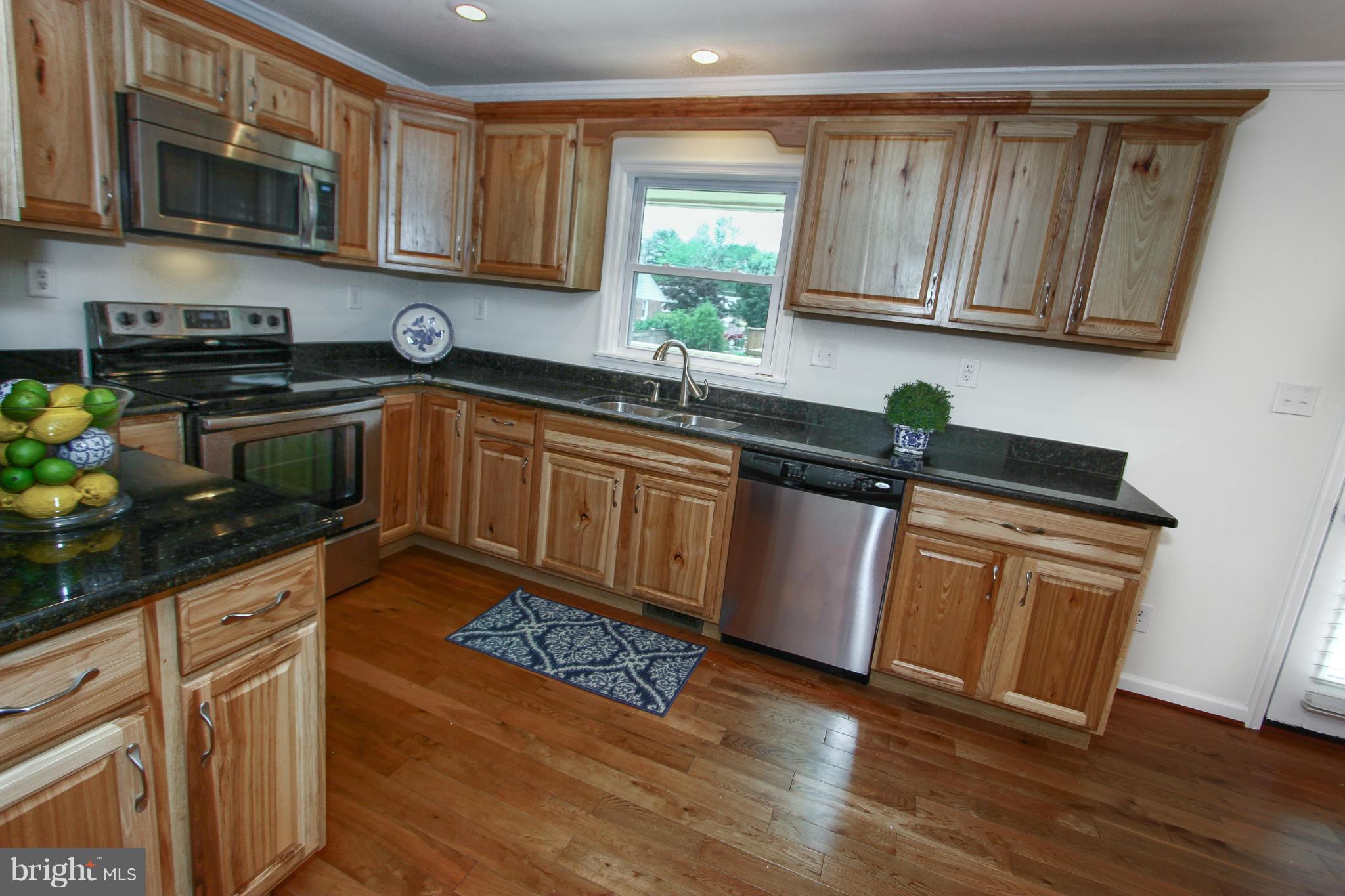 7430 Northrop Road Alexandria, VA 22306 - Photo 5 of 30 Kitchen