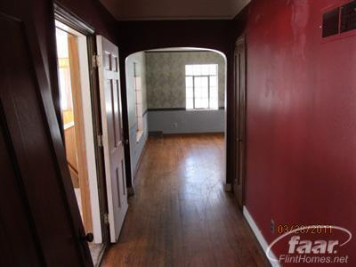 5407 Lapeer Road Burton, MI 48509 - Photo 7 of 17 20144280-6.JPG
