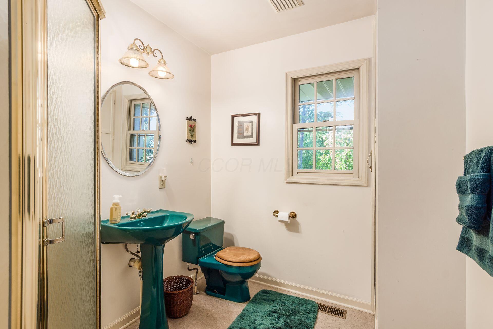 9152 Burgett Road Orient, OH 43146 - Photo 26 of 47 First-floor bath with shower