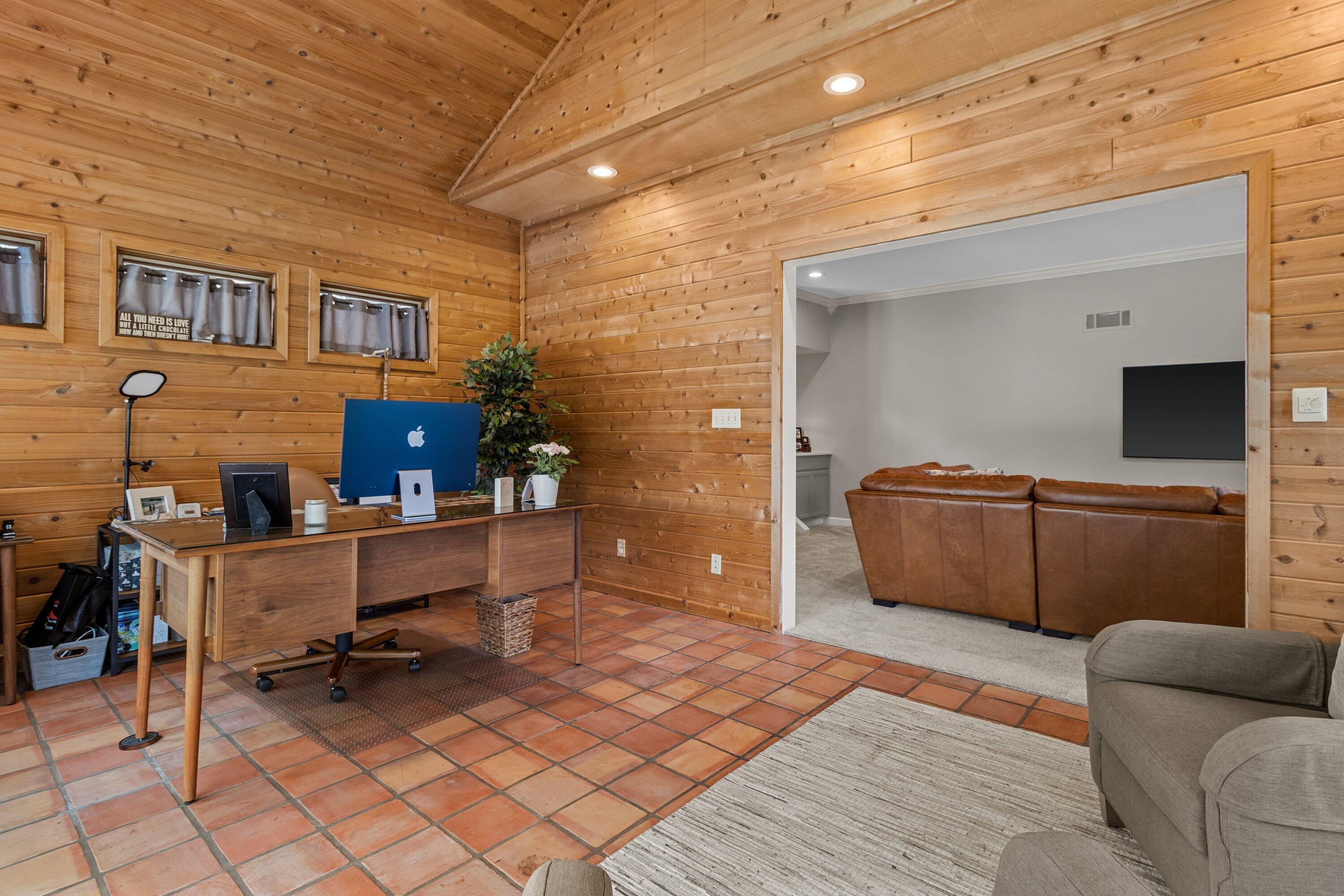 W318N377 Whitetail Run Delafield, WI 53018 - Photo 27 of 61 Sun Room / Office