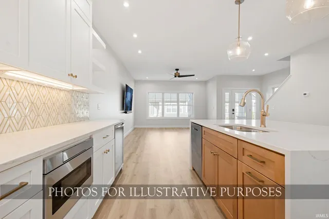 $799,999 | 1243 Echoes Circle, South Bend, IN 46617