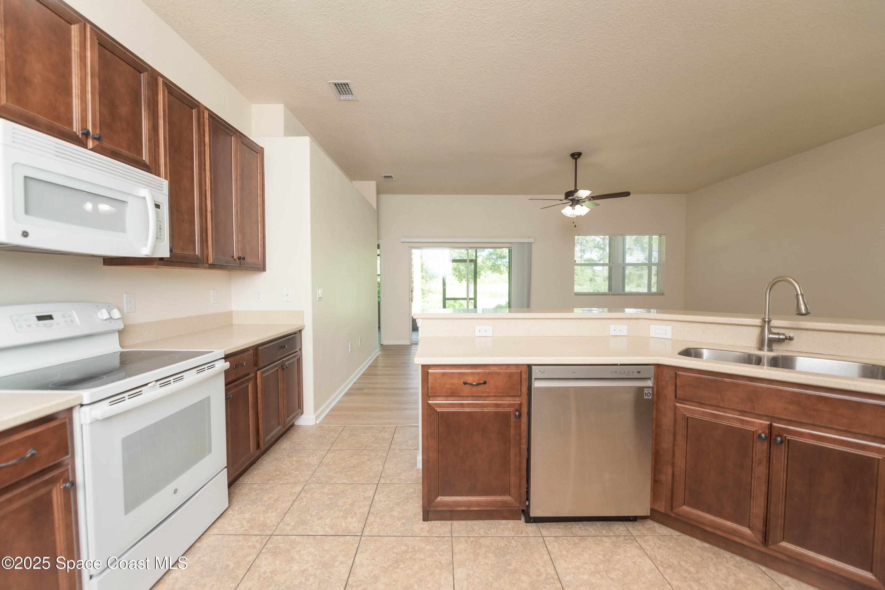 3136 Constellation Drive Melbourne, FL 32940 - Photo 3 of 28 3136ConstDr-67