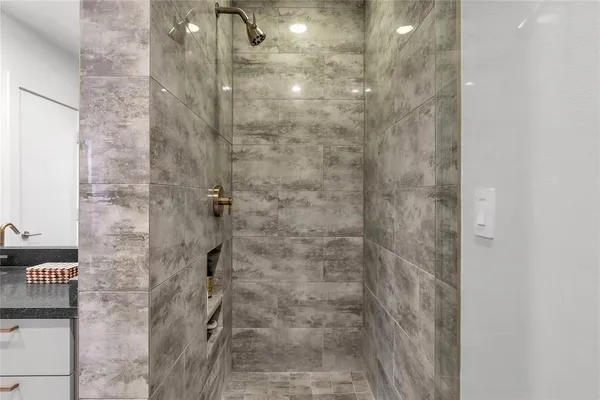 $3,000 | 2323 North Houston Street, Unit 413, Dallas, TX 75219