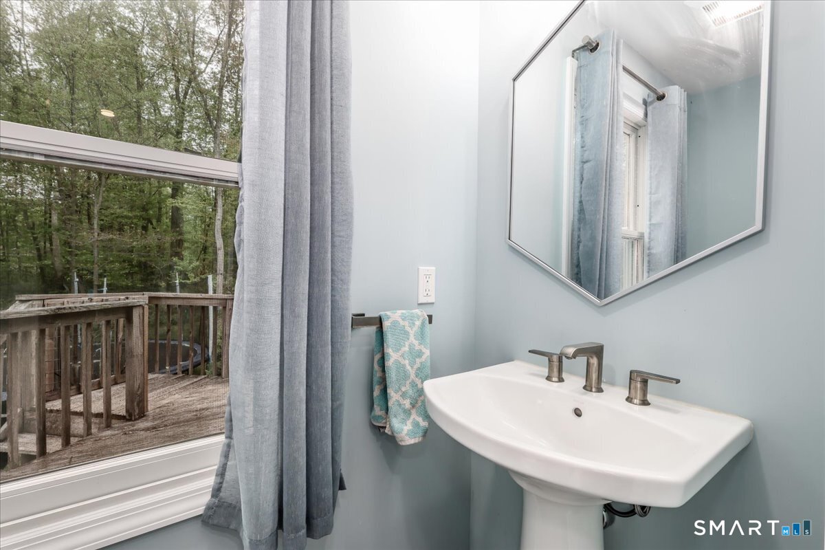 131 Seth Low Mountain Road Ridgefield, CT 06877 - Photo 17 of 39